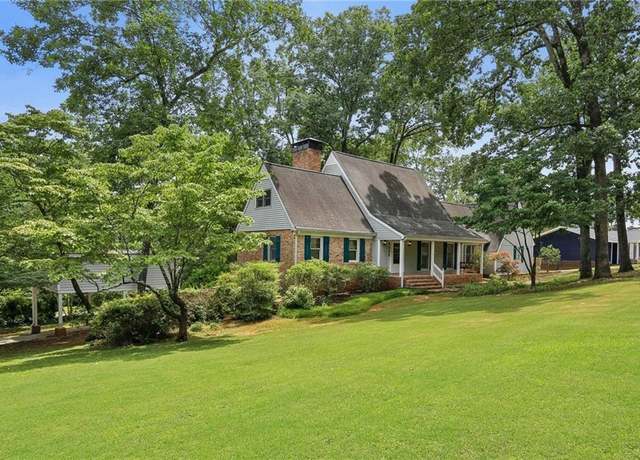 Property at 5622 Williamsburg Dr, Norcross, GA 30093, 5 beds, 4 baths