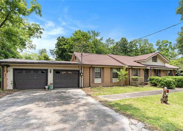 Property at 630 N North Mulberry St, Jackson, GA 30233, 3 beds, 1.5 baths