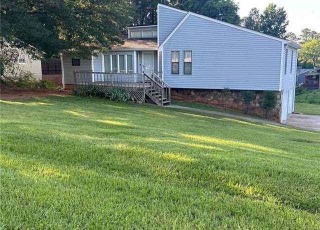 Property at 102 Bascomb Drive Dr, Woodstock, GA 30189, 4 beds, 2 baths