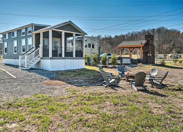 Property at 102 Mountain Meadows Dr, Morganton, GA 30560, 2 beds, 1.5 baths