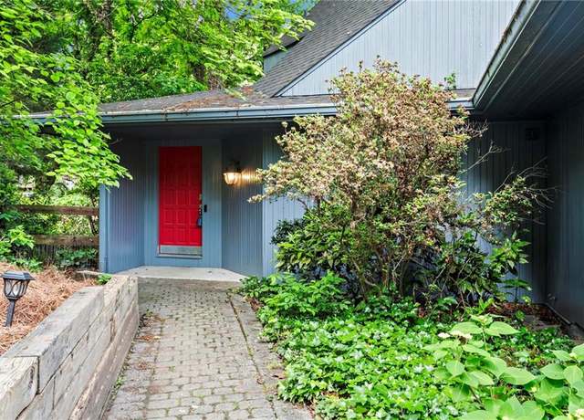 Property at 3863 Dundee Dr NE, Roswell, GA 30075, 4 beds, 2.5 baths
