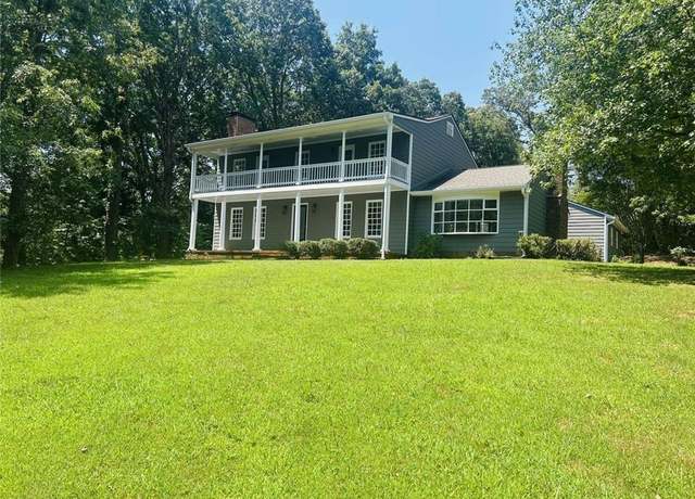 Property at 2566 Bridgewater Cir, Gainesville, GA 30506, 4 beds, 3 baths