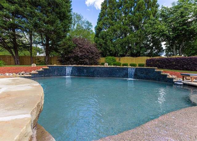 Property at 200 N Willow Ct, Alpharetta, GA 30004, 5 beds, 5.5 baths