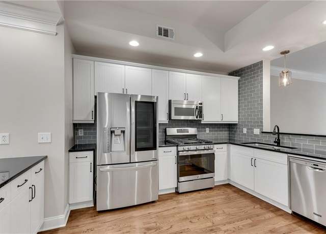Property at 793 Inman Mews Dr NE, Atlanta, GA 30307, 2 beds, 2.5 baths