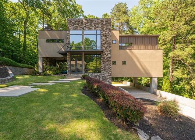 Property at 643 Larchmont Cir NW, Atlanta, GA 30318, 5 beds, 3.5 baths