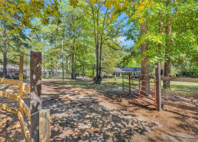 Property at 1131 Parks Mill Ln, Buckhead, GA 30625, 3 beds, 2 baths