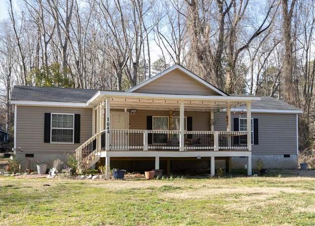 Property at 1044 Waterworks Rd, Commerce, GA 30529, 3 beds, 2 baths