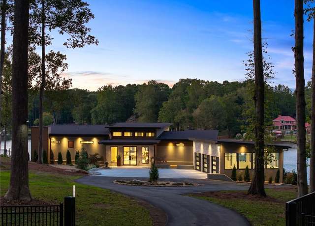 Property at 2746 Emerald Dr, Jonesboro, GA 30236, 5 beds, 4.5 baths