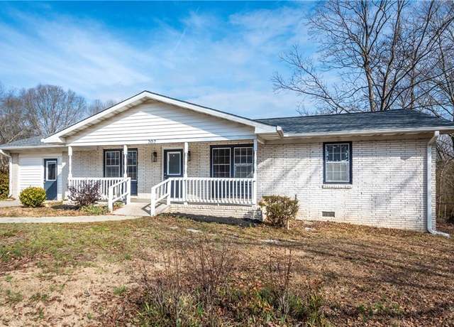 Property at 202 Porter Ln, Jonesboro, GA 30236, 3 beds, 2 baths