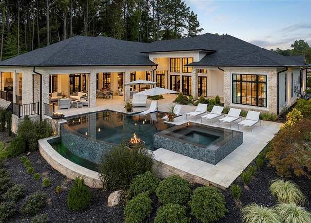 Property at 3085 Lake Park Dr, Jonesboro, GA 30236, 4 beds, 5 baths
