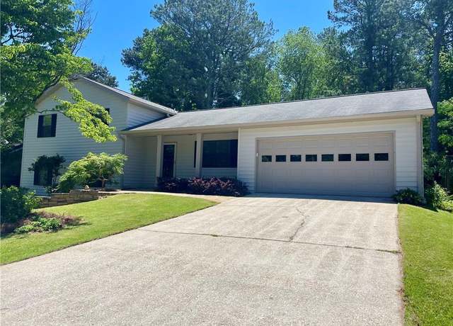 Property at 1028 Gate Post Ln, Lawrenceville, GA 30044, 4 beds, 2.5 baths