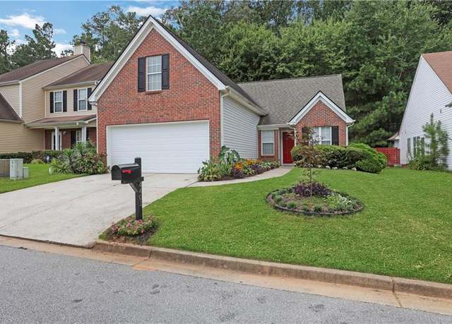 Property at 4401 Chestnut Lake Ave, Lithonia, GA 30038, 4 beds, 2 baths