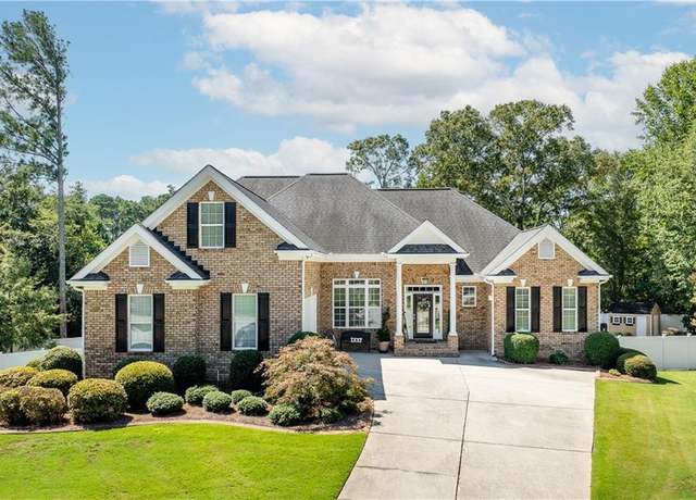 Property at 403 Chicamauga Ct, Loganville, GA 30052, 4 beds, 3.5 baths