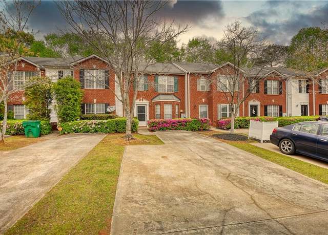 Property at 5587 Strathmoor Manor Cir, Lithonia, GA 30058, 2 beds, 2.5 baths