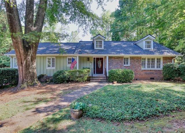 Property at 415 S Woodland Dr SW, Marietta, GA 30064, 3 beds, 2 baths