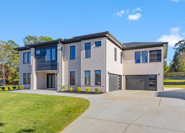 Property at 555 Versailles Dr, Auburn, GA 30011, 5 beds, 5.5 baths