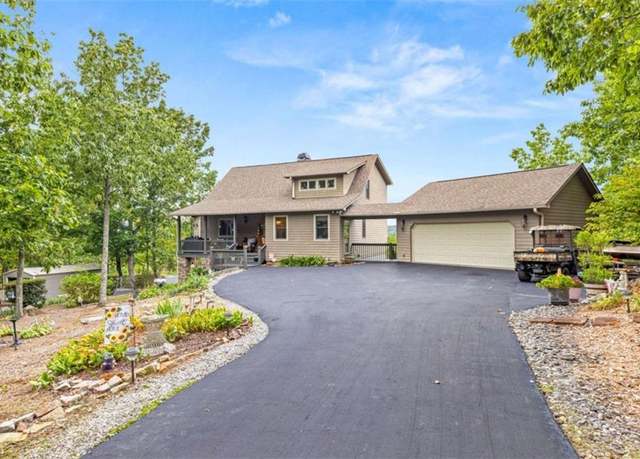 Property at 401 Starmont Trl, Clarkesville, GA 30523, 4 beds, 3.5 baths