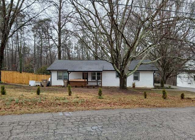 Property at 3250 Lee Dr, Buford, GA 30518, 4 beds, 2 baths