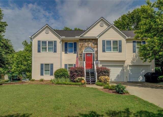 Property at 3870 Michaels Creek Ct, Loganville, GA 30052, 4 beds, 3 baths