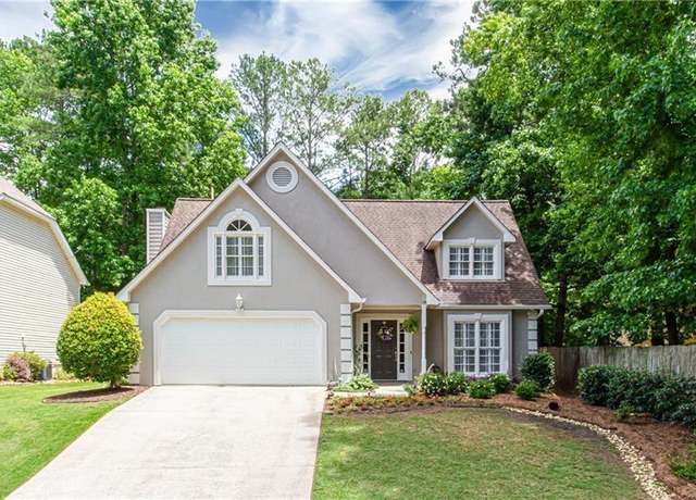 Property at 8895 Club River Dr, Roswell, GA 30076, 4 beds, 2.5 baths