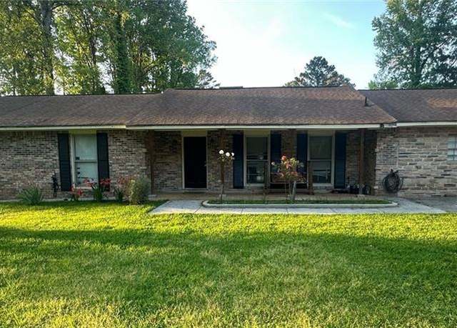 Property at 661 Oak Dr, Riverdale, GA 30274, 4 beds, 3 baths