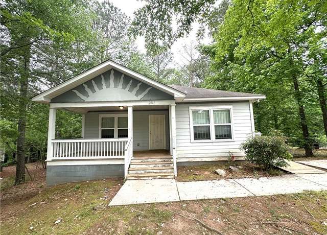 Property at 2037 Lakewood Trl SE, Atlanta, GA 30315, 3 beds, 1 bath