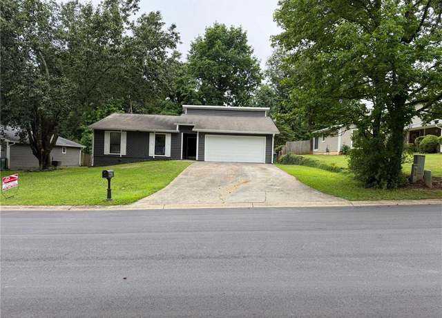 Property at 2645 Trotters Walk Trl, Snellville, GA 30078, 3 beds, 2 baths