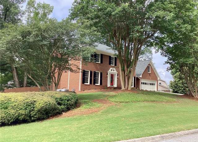 Property at 3243 Northbrook Dr, Atlanta, GA 30341, 4 beds, 3.5 baths