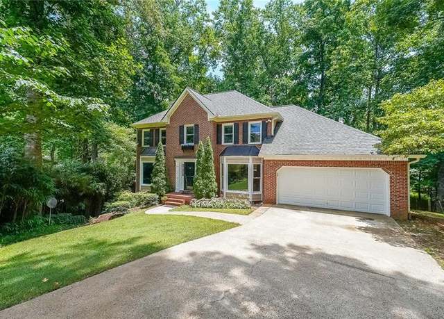 Property at 2402 Woodbridge Dr, Marietta, GA 30066, 5 beds, 3.5 baths
