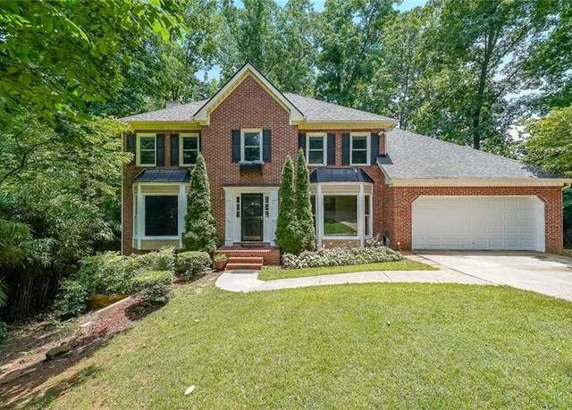 Property at 2402 Woodbridge Dr, Marietta, GA 30066, 5 beds, 3.5 baths