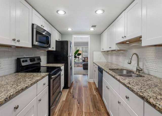 Property at 46 Ivy Rdg NE, Atlanta, GA 30342, 2 beds, 2.5 baths