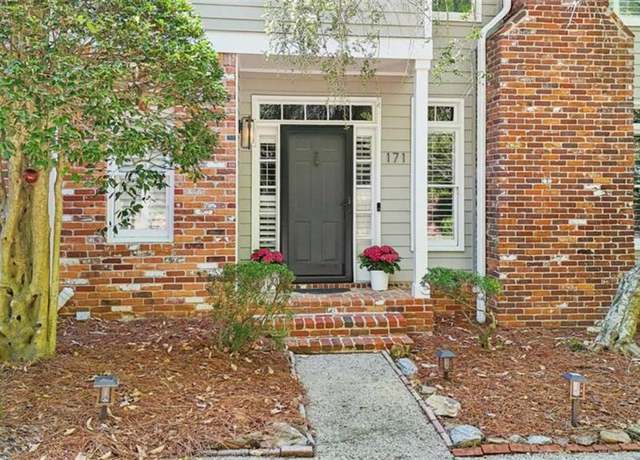 Property at 171 Riverview Trl, Roswell, GA 30075, 3 beds, 3.5 baths
