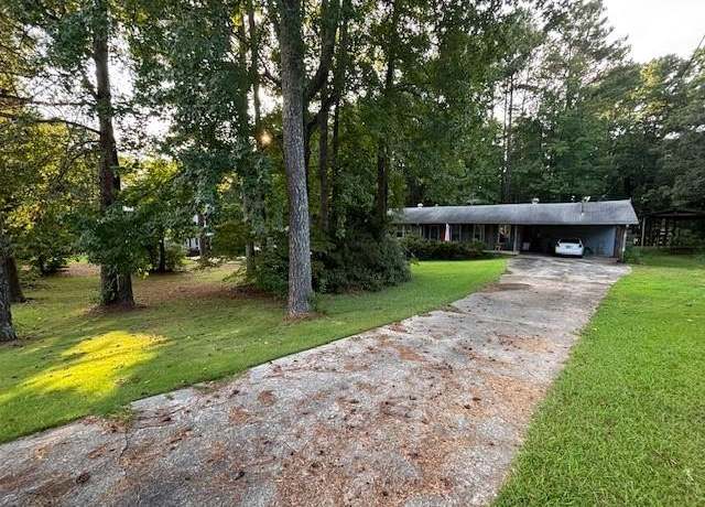 Property at 640 Smithstone Rd SE, Marietta, GA 30067, 3 beds, 2 baths