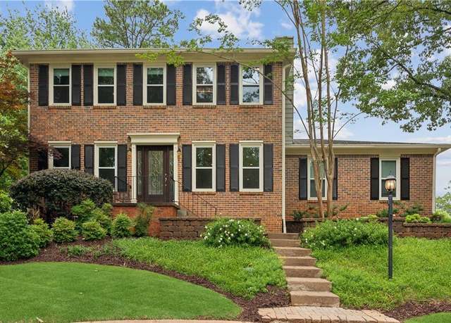 Property at 9800 Woodfall Dr, Roswell, GA 30076, 4 beds, 2.5 baths