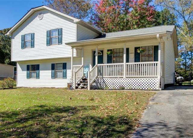 Property at 1370 Compton Woods Dr, Loganville, GA 30052, 3 beds, 2.5 baths