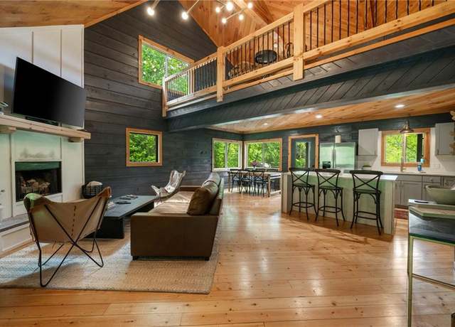 Property at 149 Happy Hollow Ln, Mineral Bluff, GA 30559, 3 beds, 3 baths
