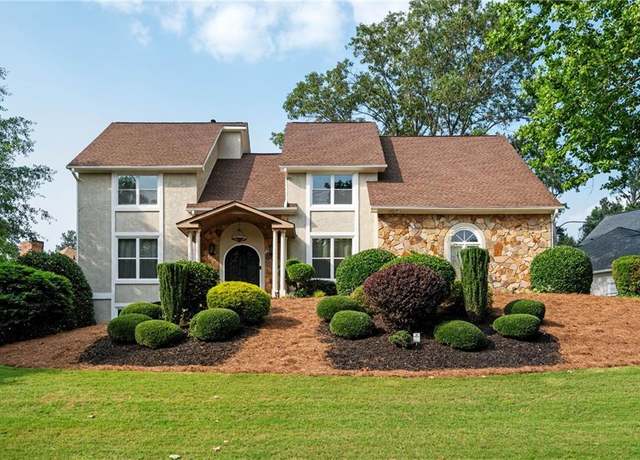 Property at 2917 Ashebrooke Dr NE, Marietta, GA 30068, 8 beds, 6 baths