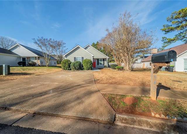 Property at 540 Lakecourt Dr, Mcdonough, GA 30253, 2 beds, 2 baths