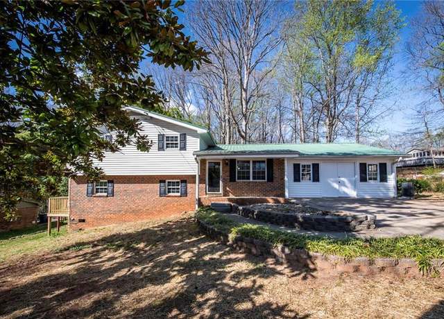 Property at 6225 Pebble Dr, Douglasville, GA 30135, 3 beds, 2 baths