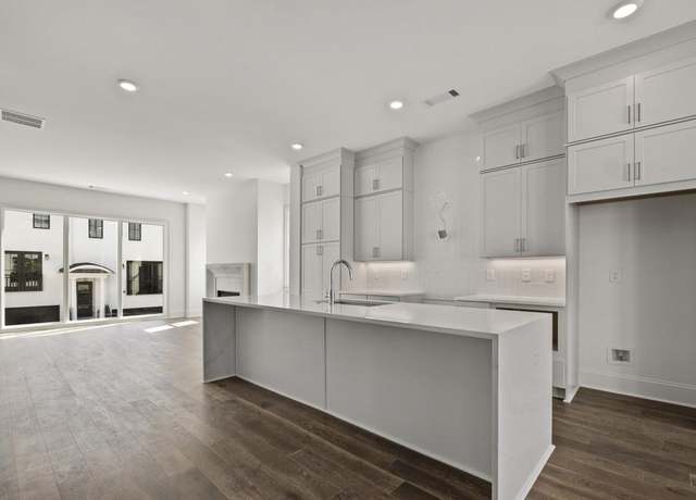 Property at 3667 Peachtree Rd NE #13, Atlanta, GA 30319, 3 beds, 3.5 baths