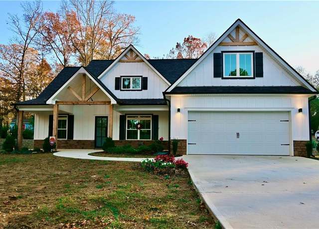 Property at 130 E Crestwood Rd, Tyrone, GA 30290, 4 beds, 3 baths