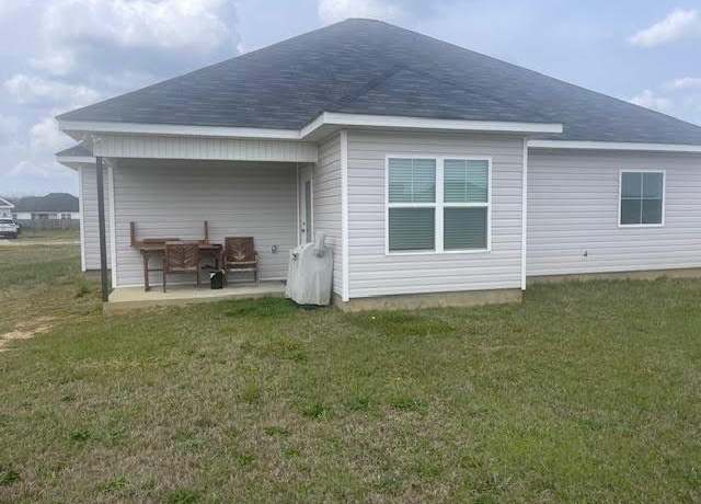 Property at 135 Sadie Heights Blvd, Perry, GA 31069, 4 beds, 2 baths