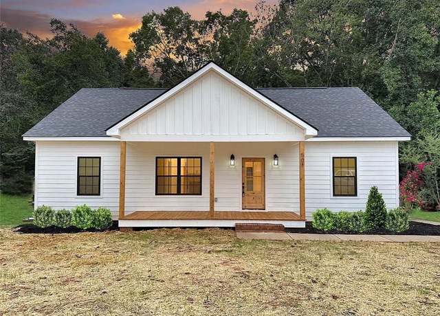 Property at 15 Confederate St, Cartersville, GA 30121, 3 beds, 2 baths