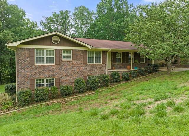 Property at 5059 Whispering Pines Dr, Gainesville, GA 30504, 3 beds, 2 baths