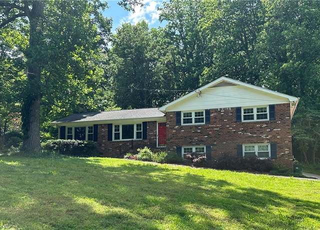 Property at 5669 Hillcrest Dr, Acworth, GA 30102, 5 beds, 2 baths