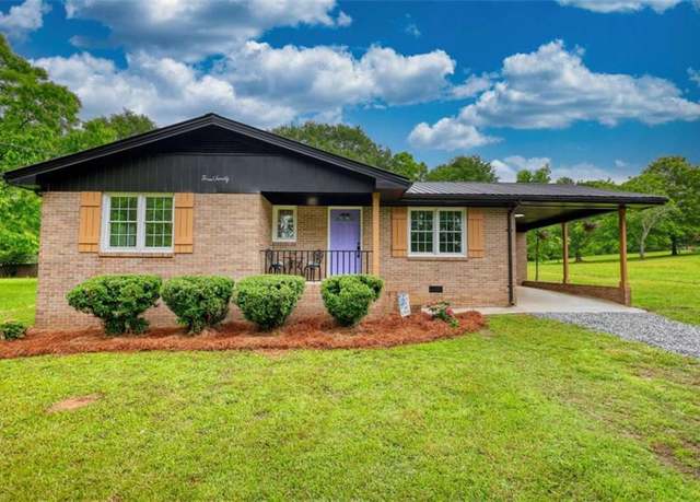 Property at 370 Walnut St, Social Circle, GA 30025, 3 beds, 2 baths