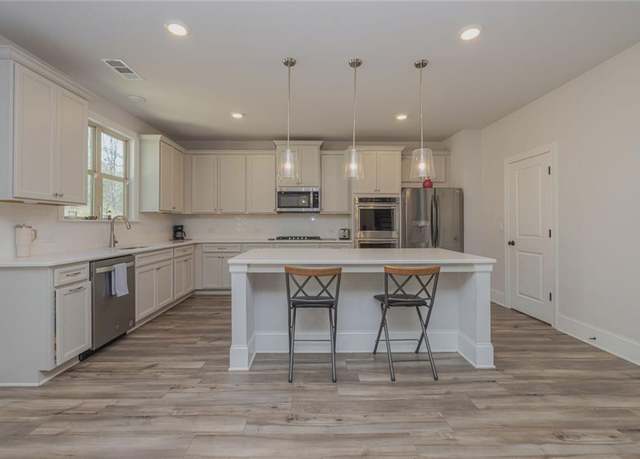 Property at 325 Caledonia Ct, Peachtree City, GA 30269, 5 beds, 3 baths