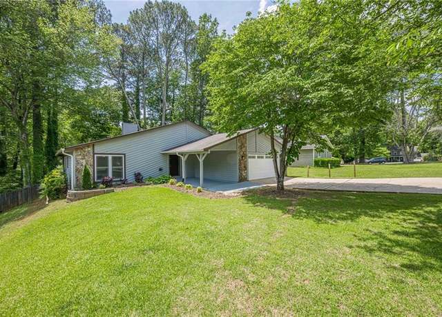Property at 9985 Lake Forest Way, Roswell, GA 30076, 3 beds, 2 baths