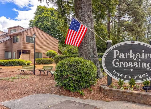 Property at 907 Parkaire Xing, Marietta, GA 30068, 3 beds, 2 baths