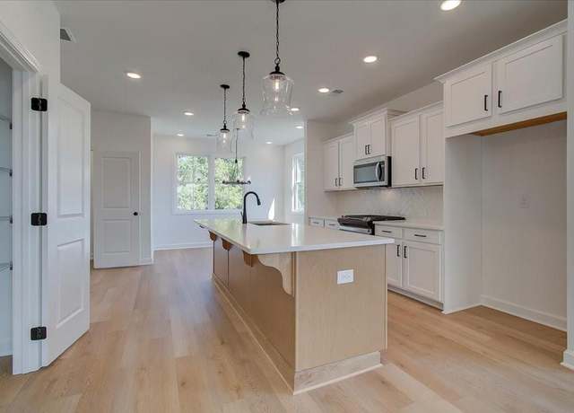 Property at 1931 Deco Dr, Kennesaw, GA 30144, 3 beds, 3.5 baths